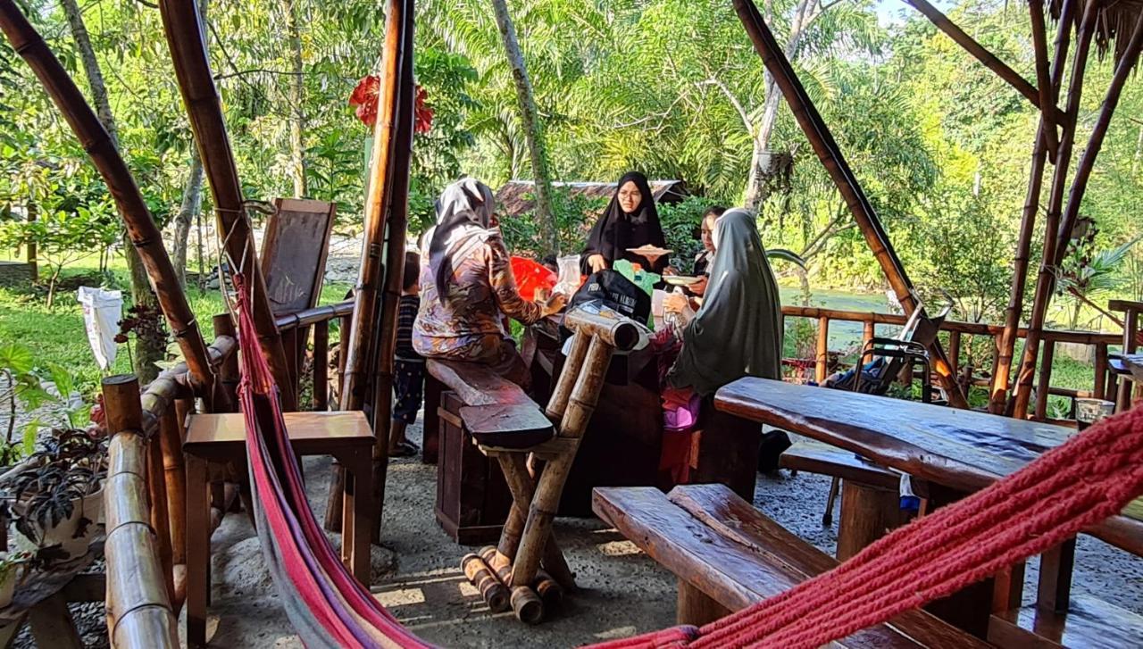 Etalauser Jungle Gate Ecoresort Bukit Lawang Exteriör bild